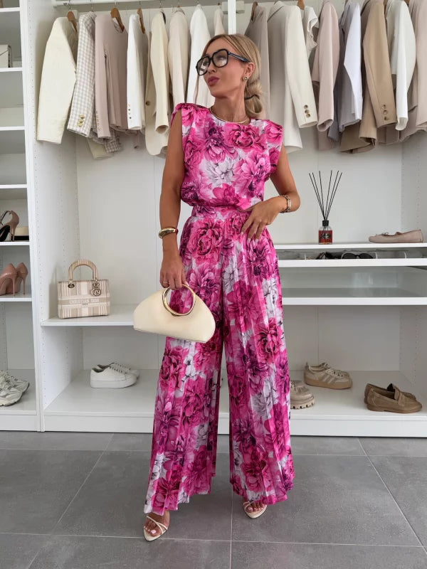 Amy | Minimalist Set: Sleeveless Top and Pleated Pants