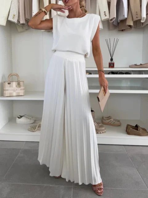 Amy | Minimalist Set: Sleeveless Top and Pleated Pants
