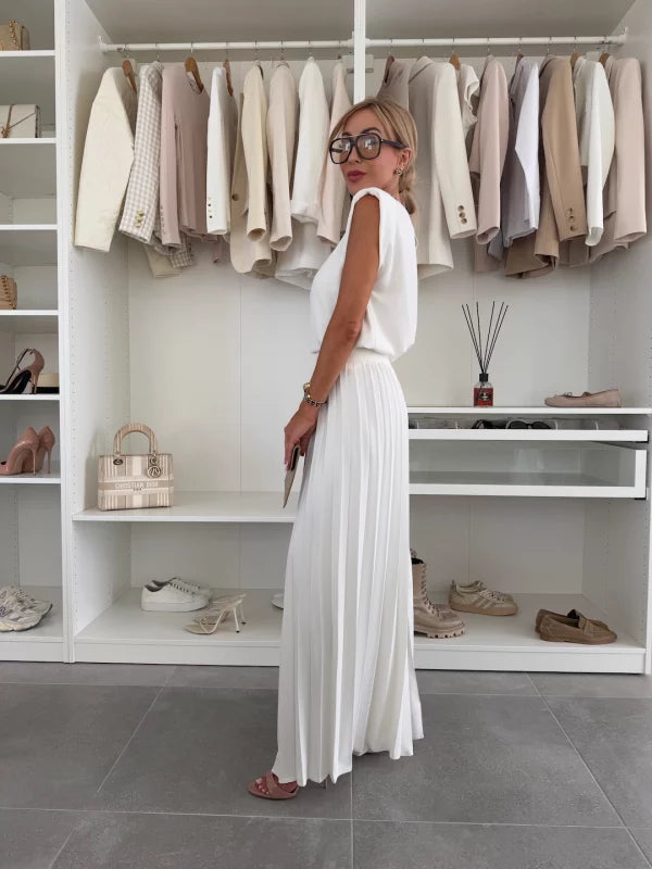 Amy | Minimalist Set: Sleeveless Top and Pleated Pants