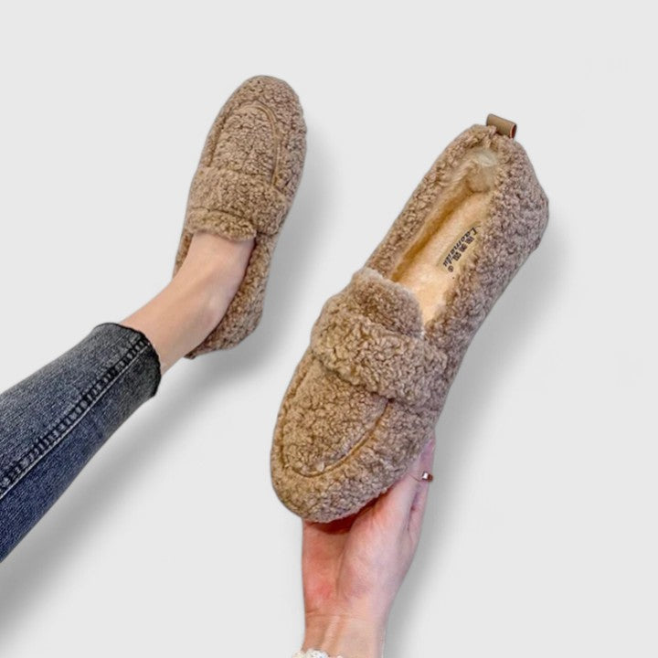 Cynthia | Warm slip-ons with elegant design