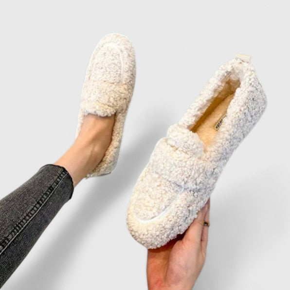 Cynthia | Warm slip-ons with elegant design