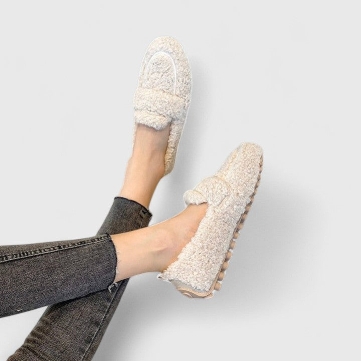 Cynthia | Warm slip-ons with elegant design