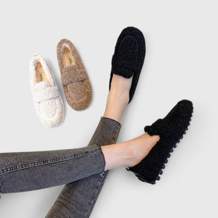 Cynthia | Warm slip-ons with elegant design