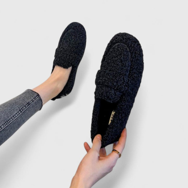 Cynthia | Warm slip-ons with elegant design